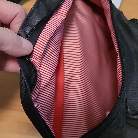 HERSCHEL fanny pack waist bag/ crossbody with pouch - Picture 7 of 13